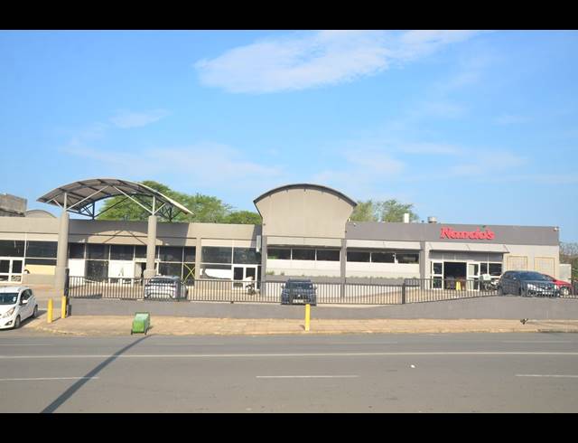 4,155M² BUSINESS CENTRE FOR SALE IN STANGER CENTRAL